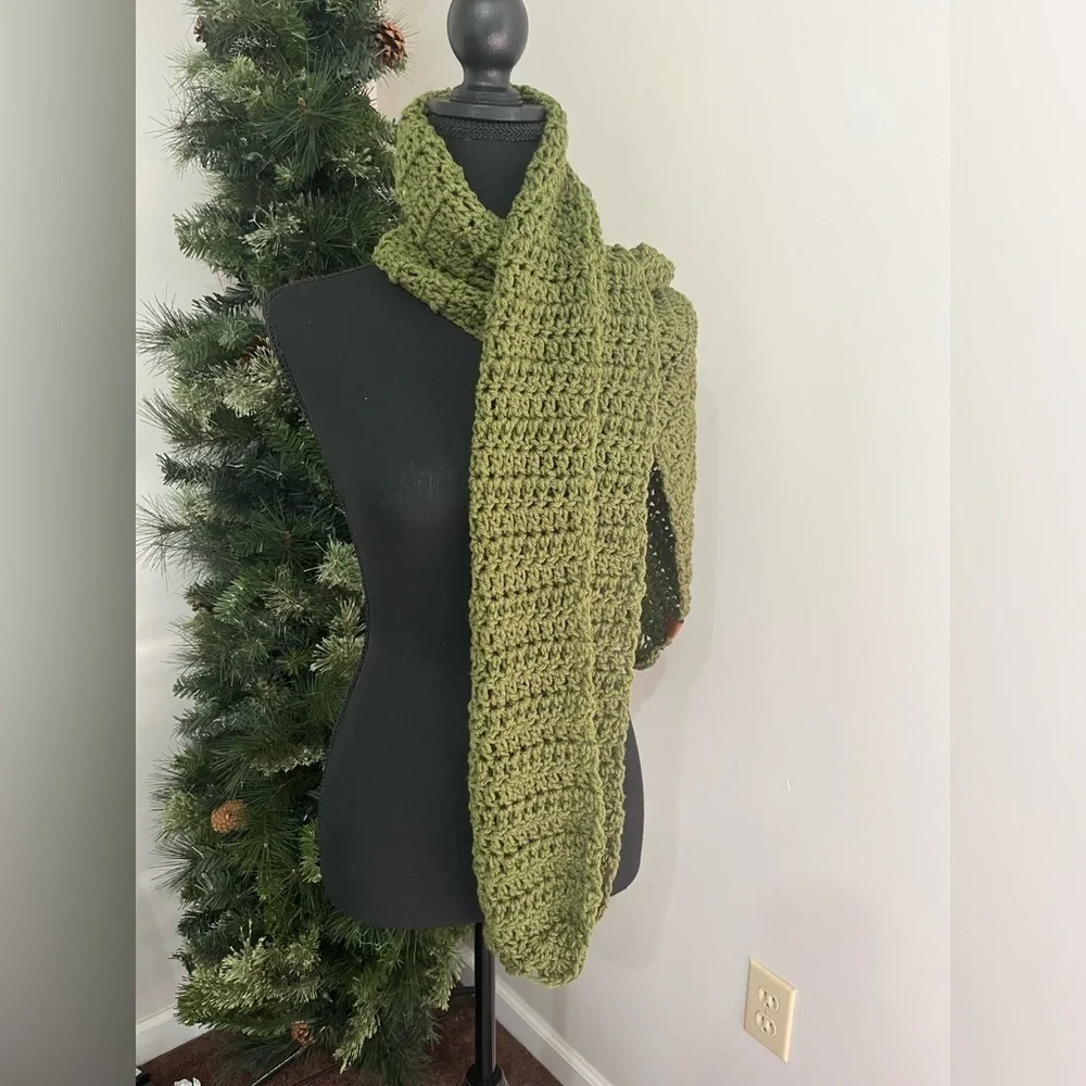 NWT Hunter Green Scarf, Extra Wide, Extra Long.